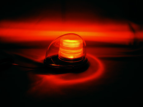 赤色車載警告灯(回転灯)の写真